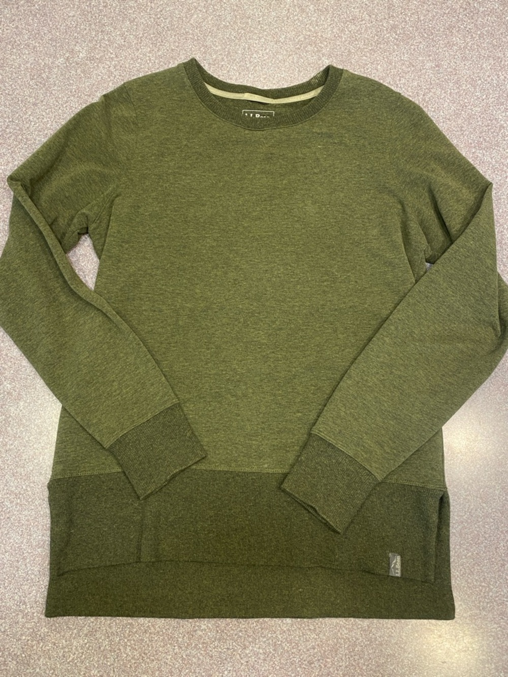 L.L. Bean women’s Olive Crewneck Sweatshirt EUC